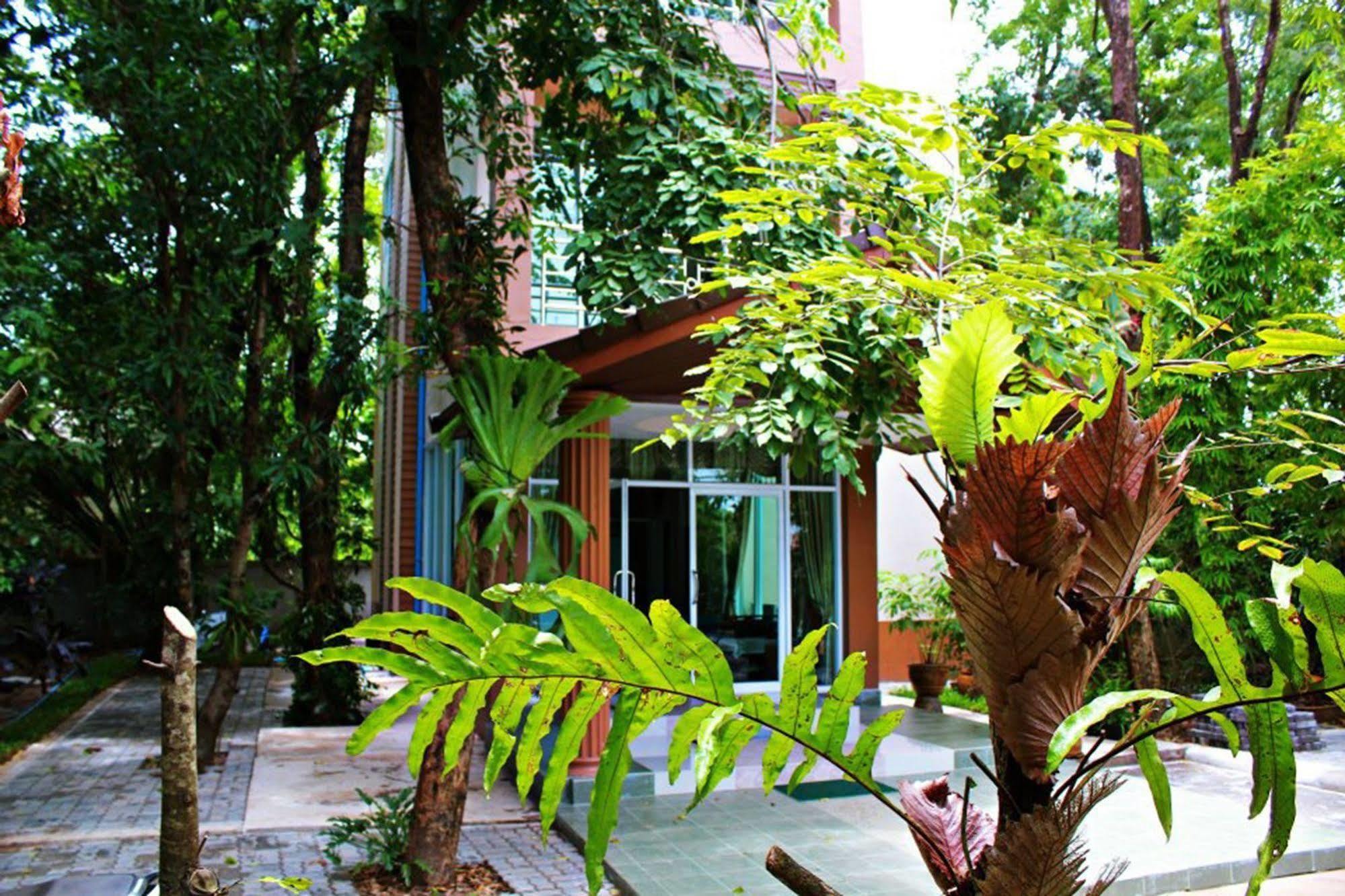 Nata Terrace Motel Udon Thani Bagian luar foto